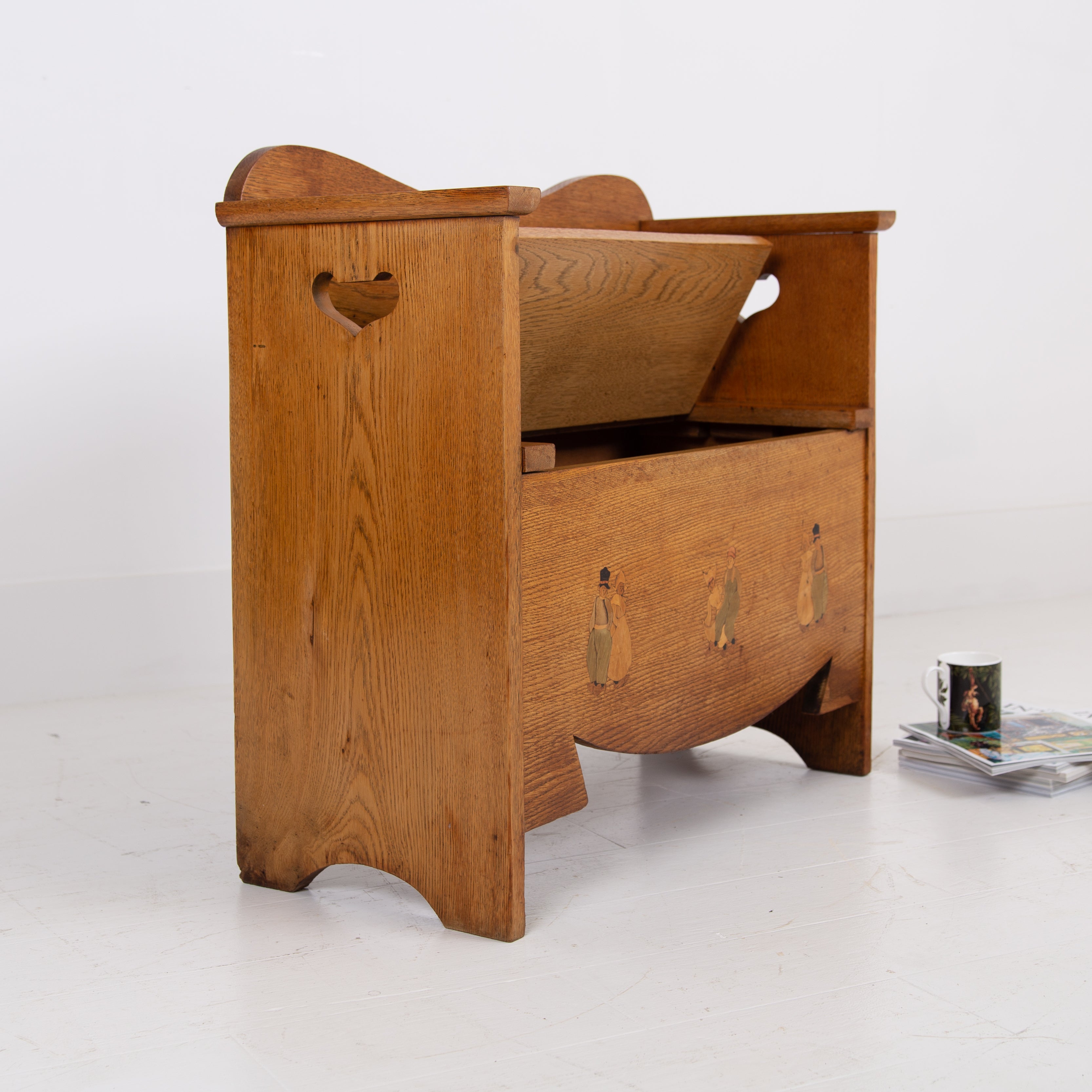 Arts and Crafts Oak Box Settle for Liberty C1910