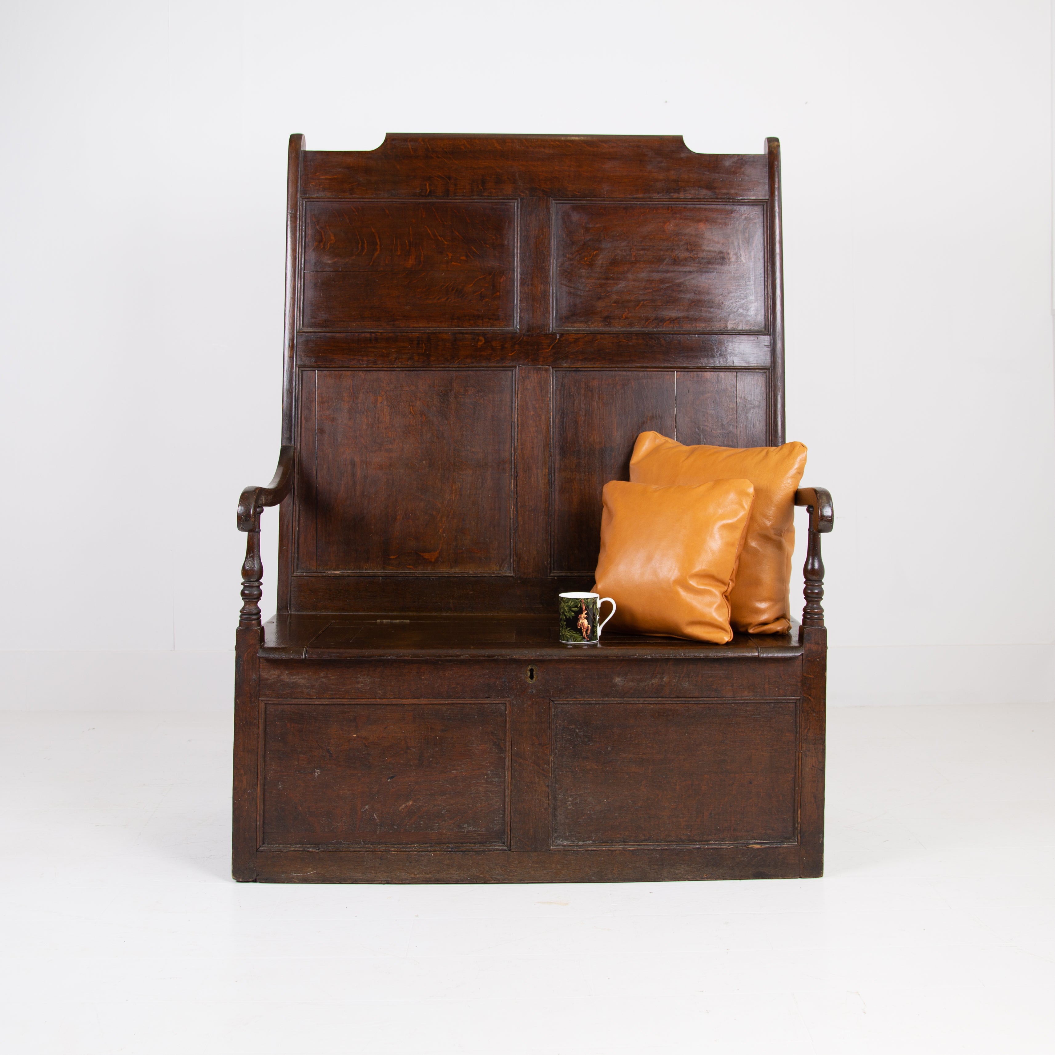 Attractive Antique 19th Century Period Oak Box Settle