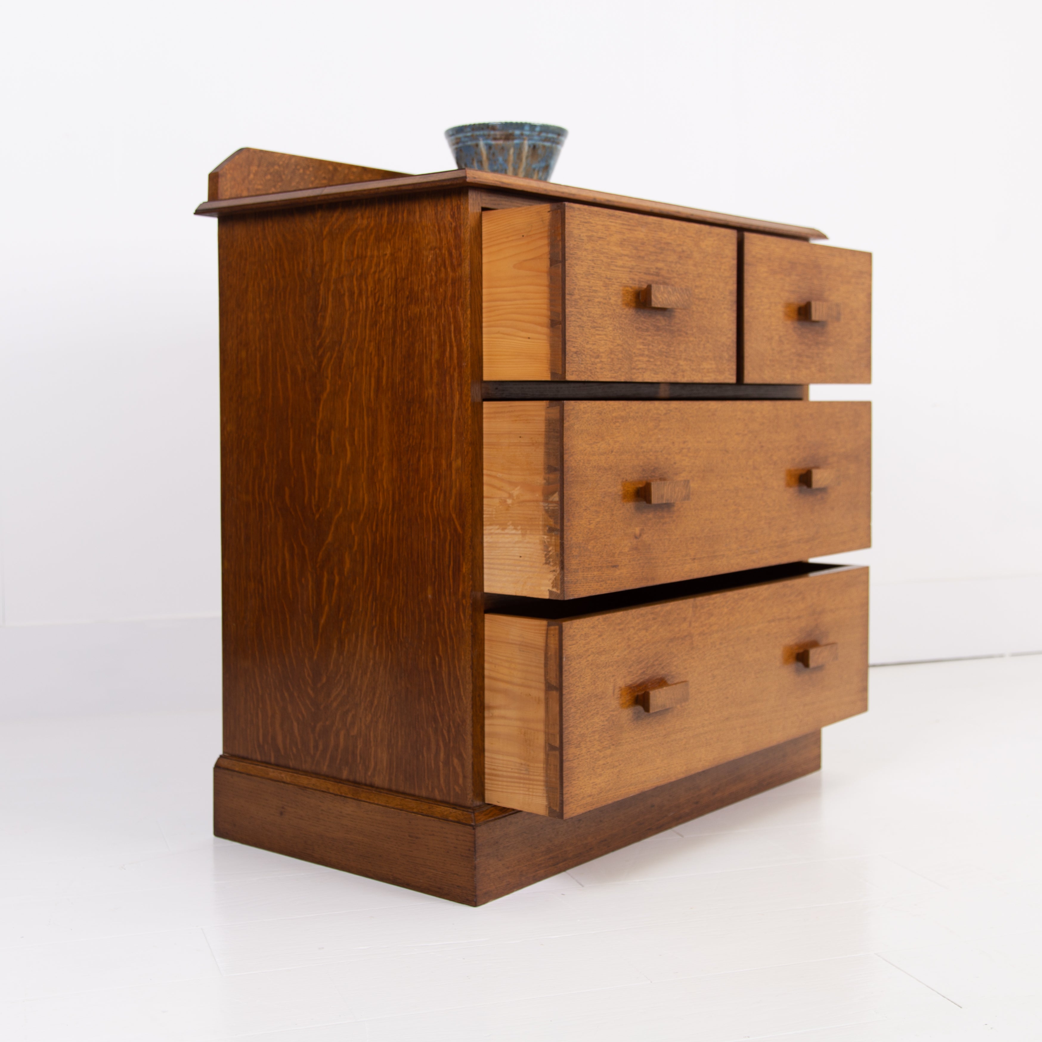 1930s British Oak Modernist Chest of Drawers