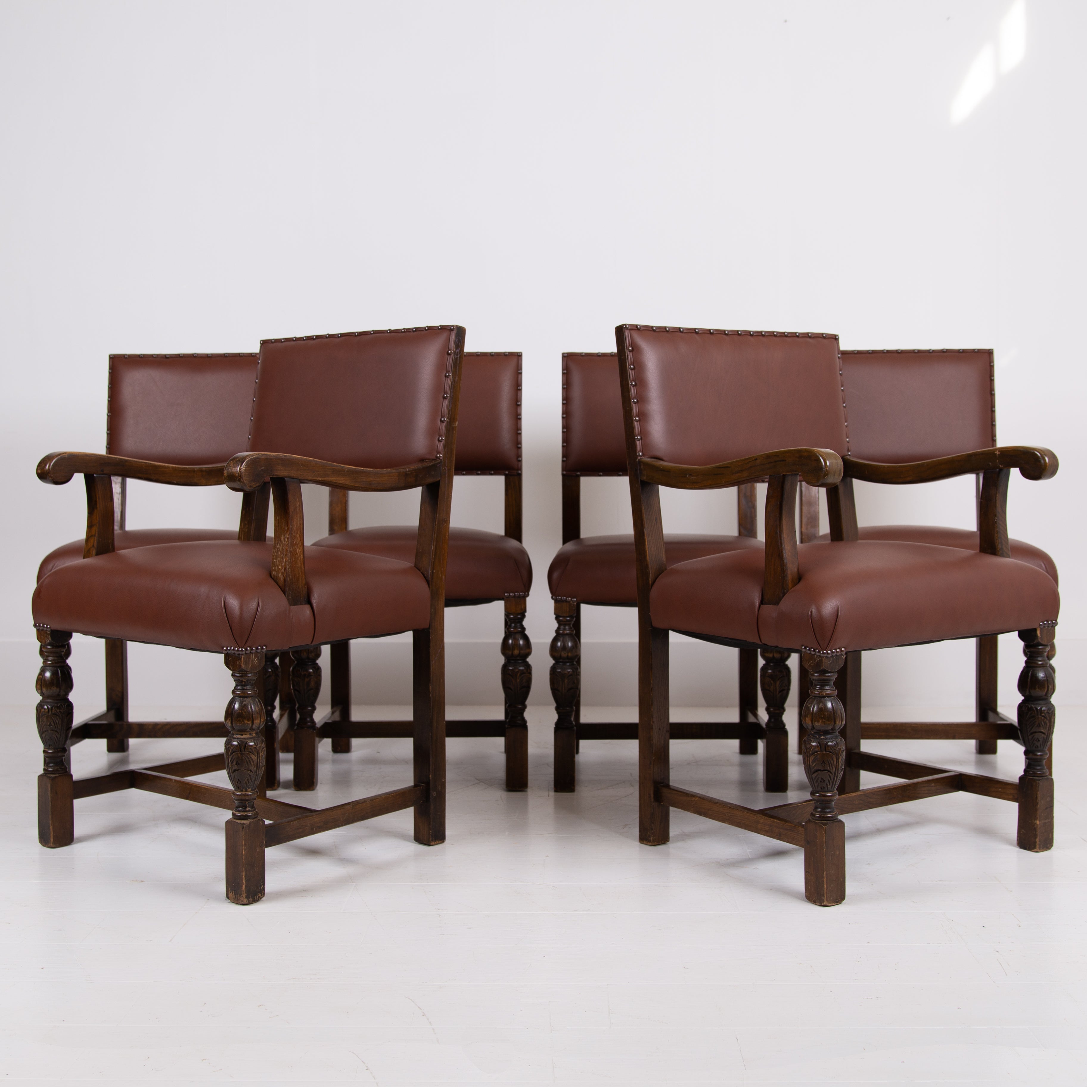 Handsome Set Of 6 Oak And Leather Dining Chairs