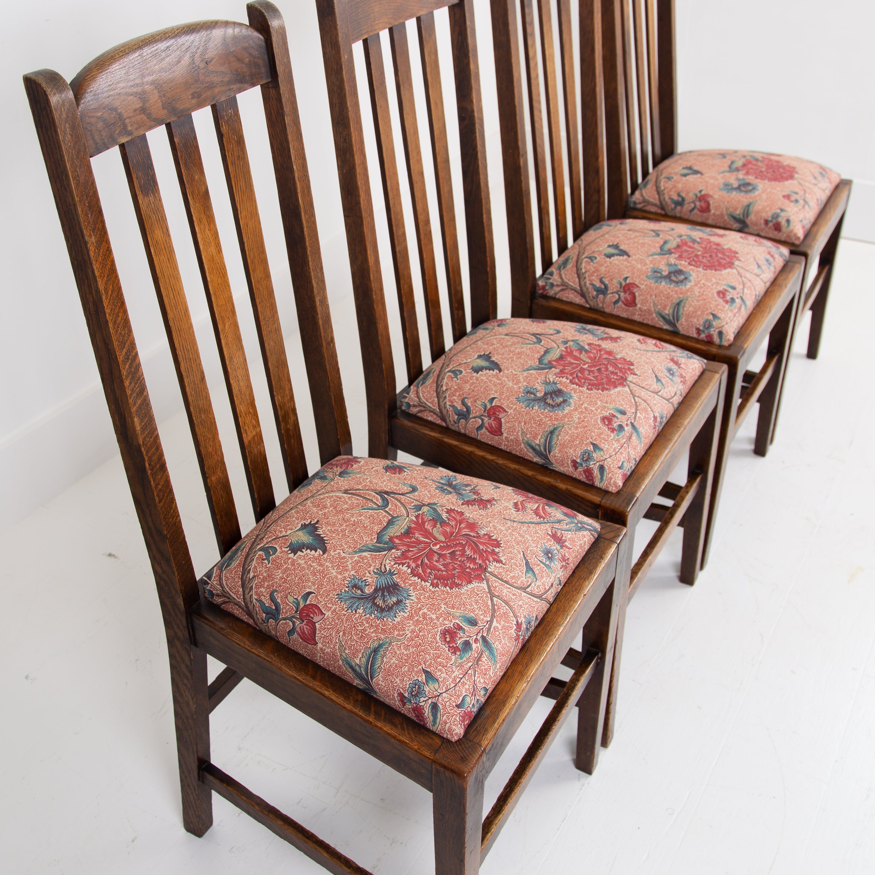Set of 4 English Oak Arts & Crafts Dining Chairs C1910
