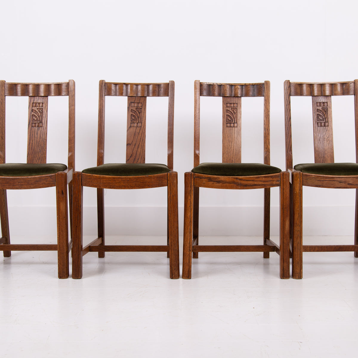 Fine Set of 4 English Oak Dining Chairs 1930s