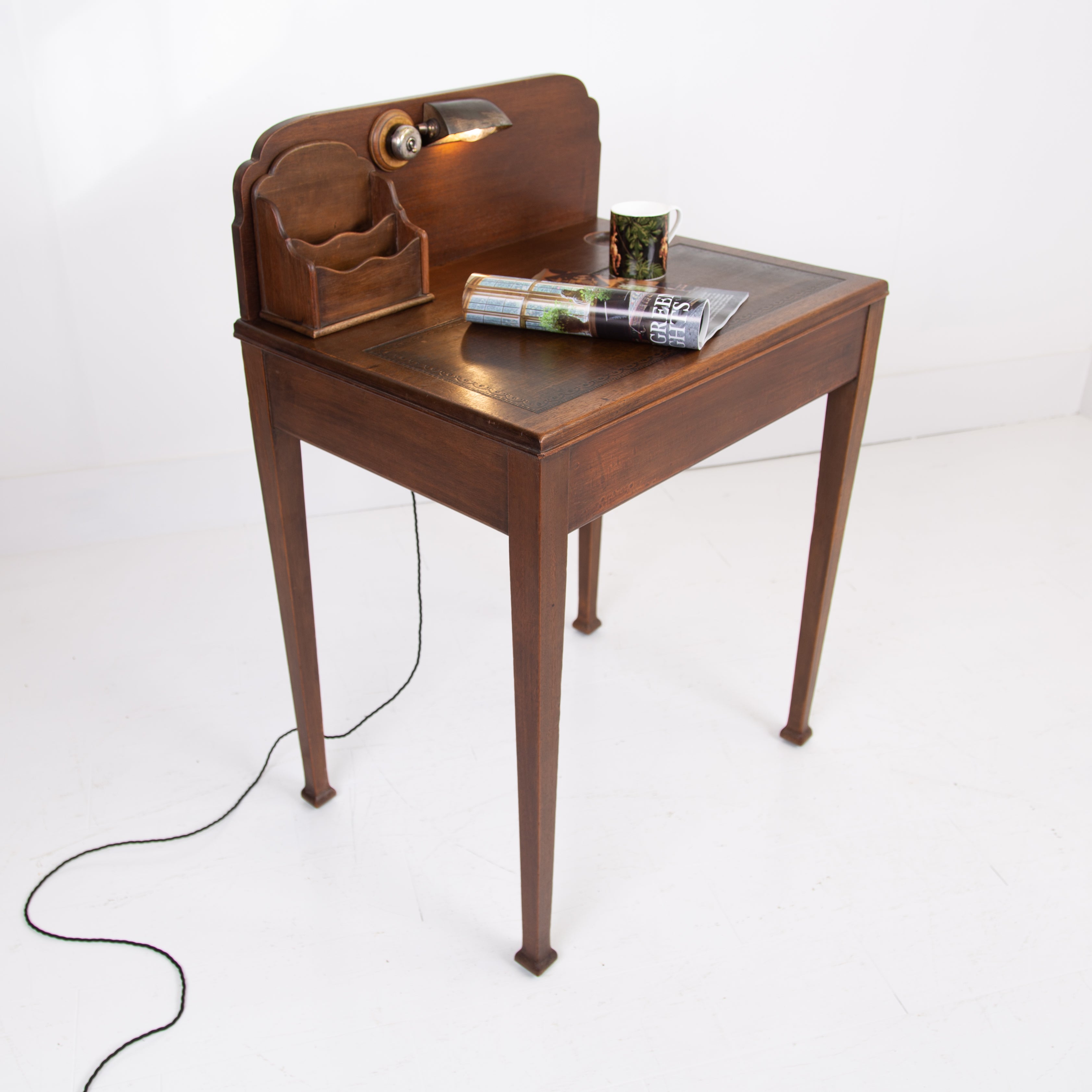 Small Vintage English Desk With Bankers Lamp 1920s