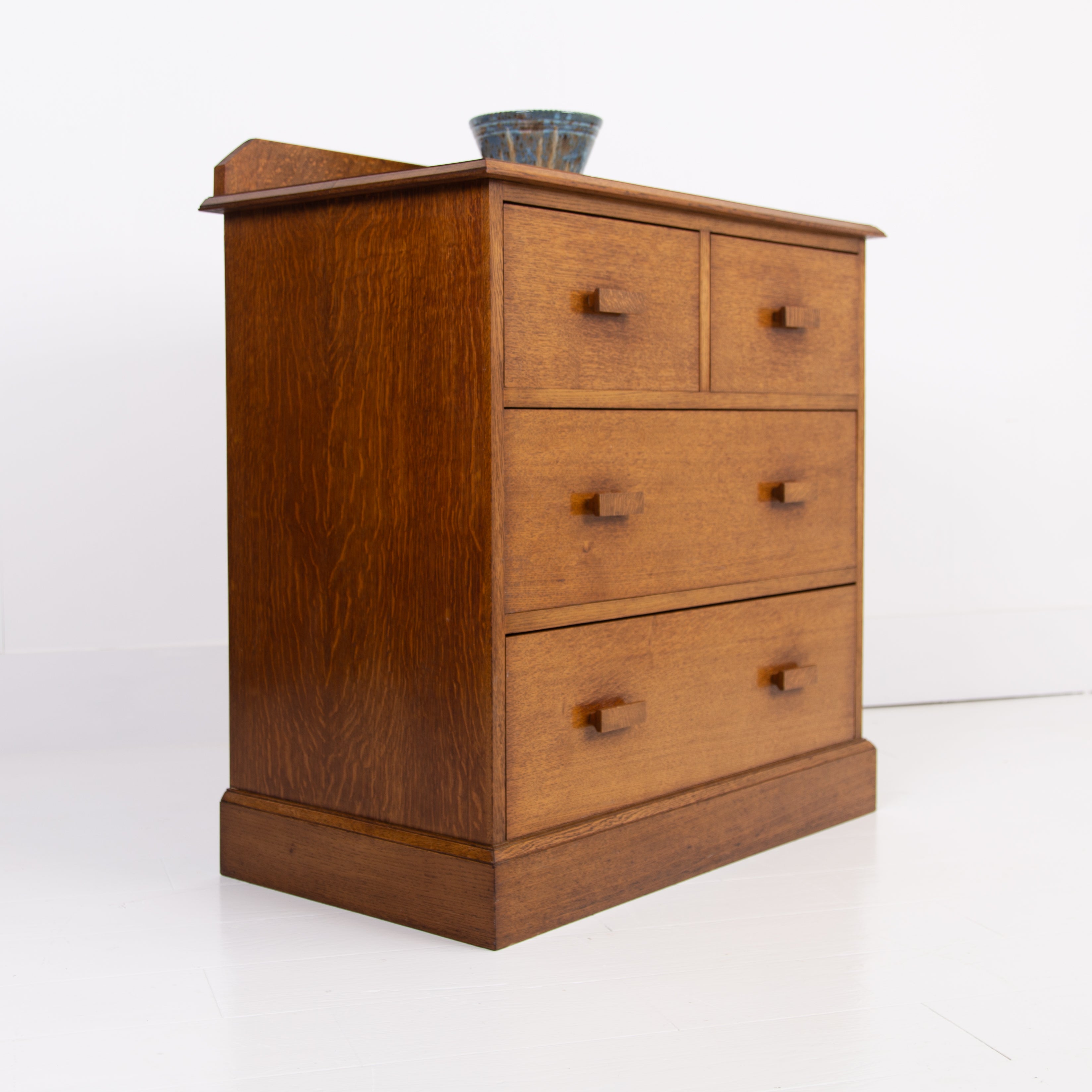1930s British Oak Modernist Chest of Drawers