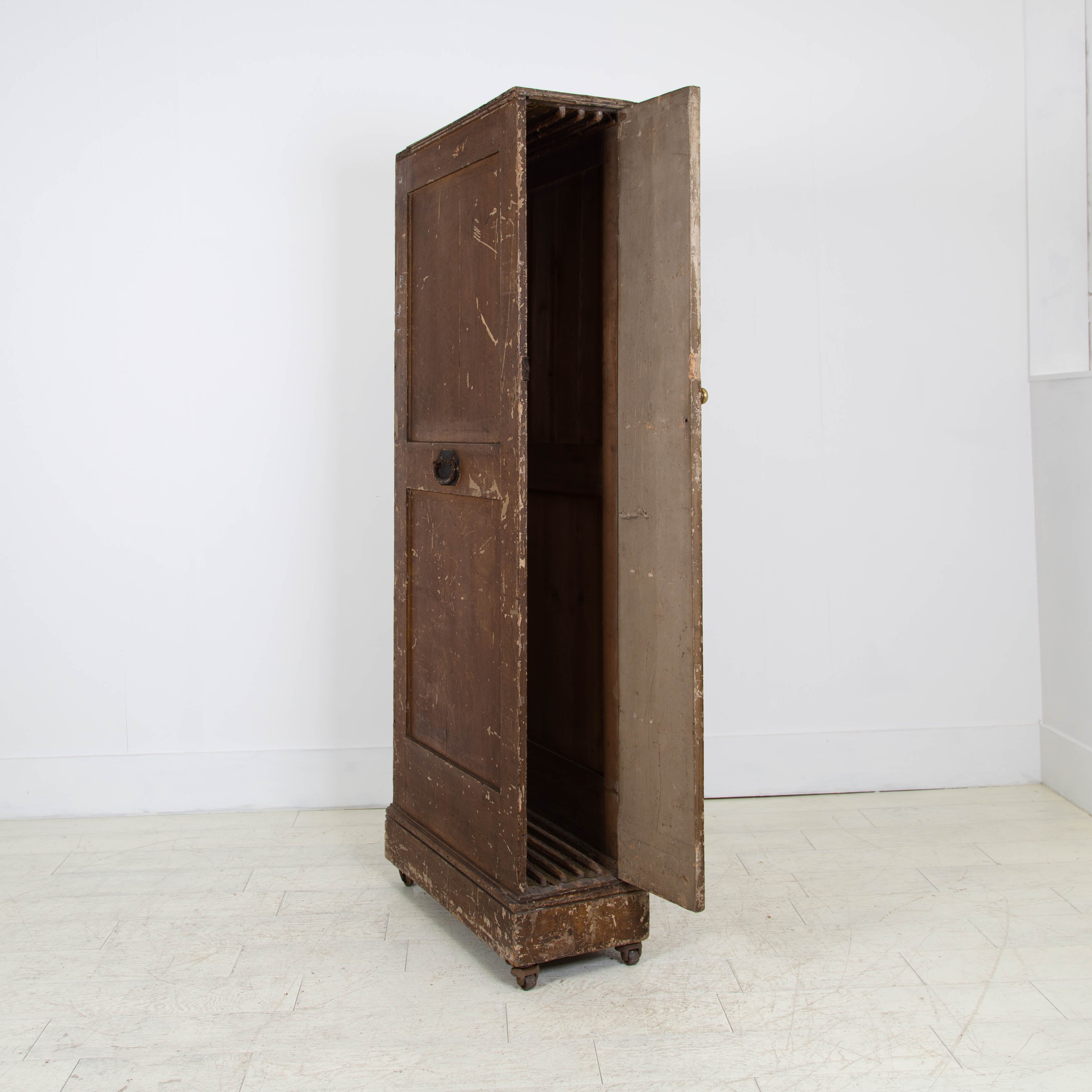 Early Victorian Country House Dining Table Leaf Cupboard