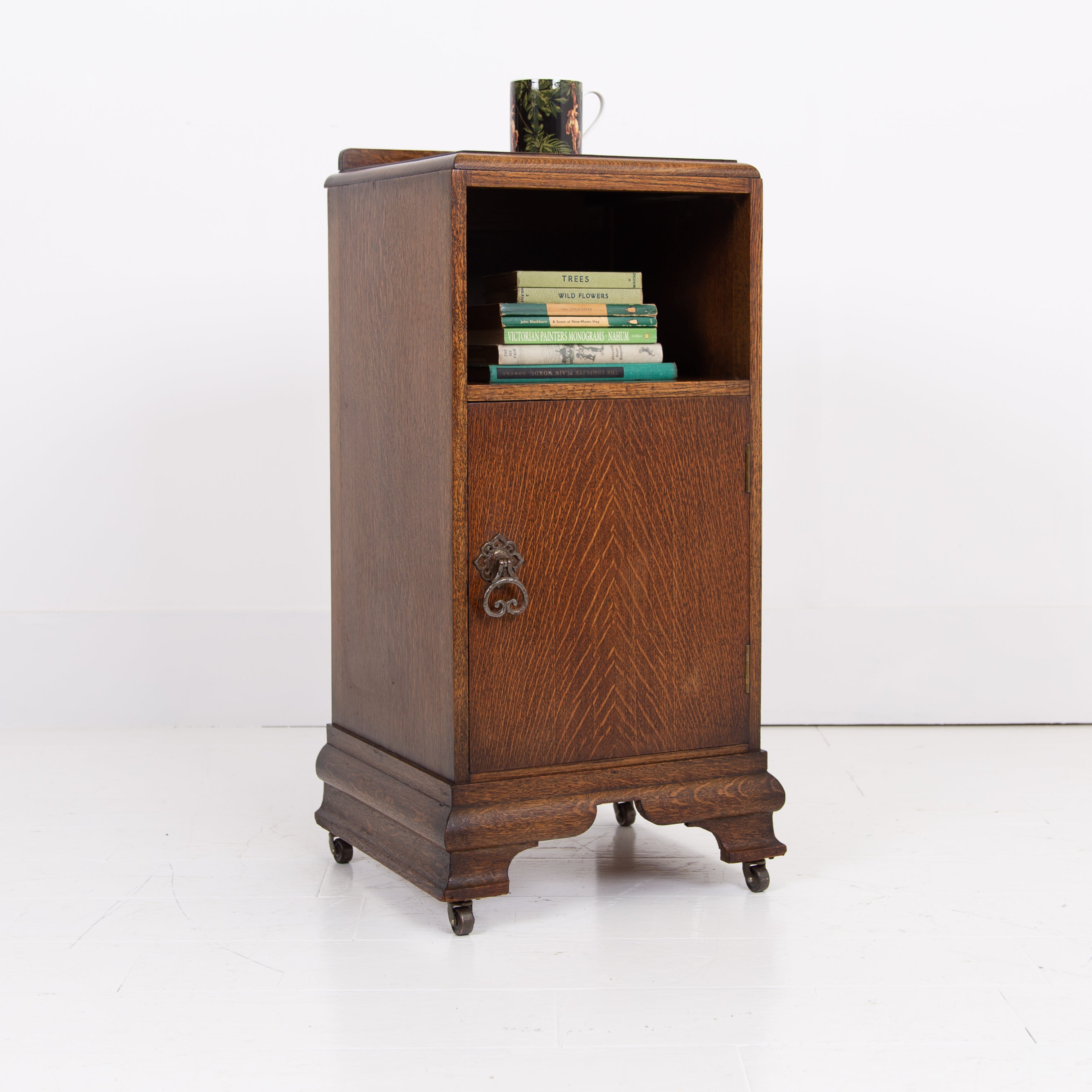 A Handsome 1930s Vintage Oak Side Cabinet