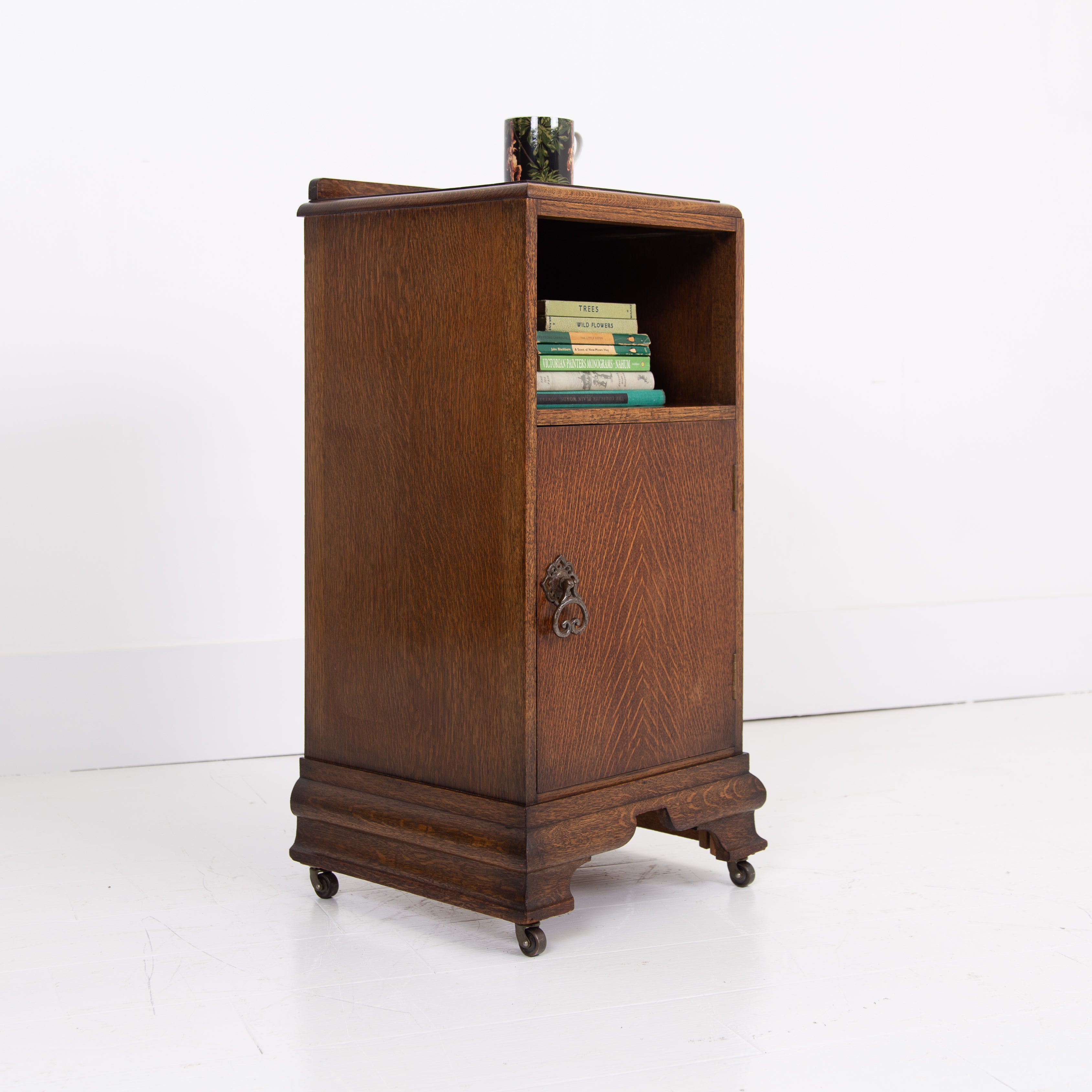A Handsome 1930s Vintage Oak Side Cabinet